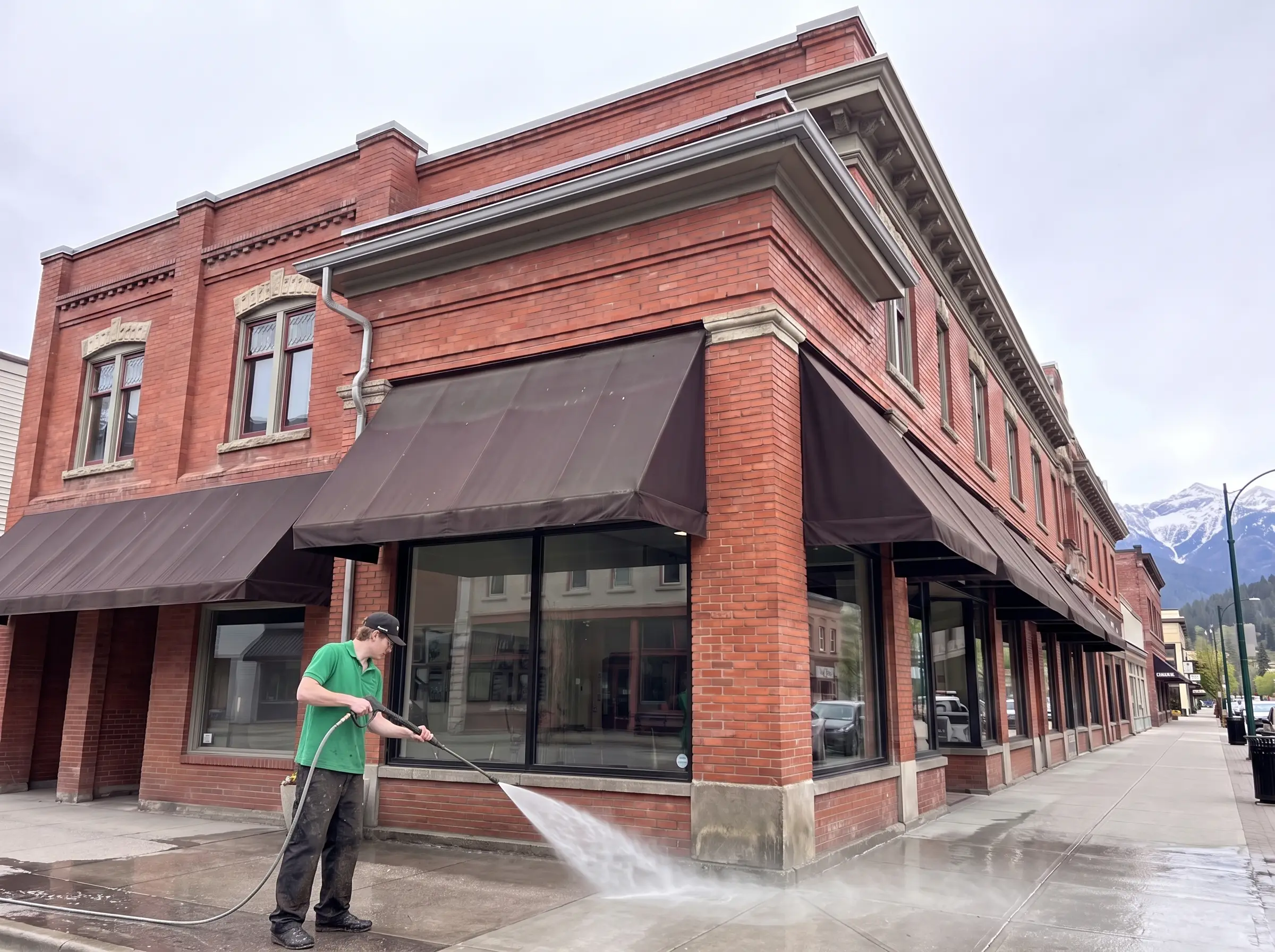 Commercial sidewalk pressure washing