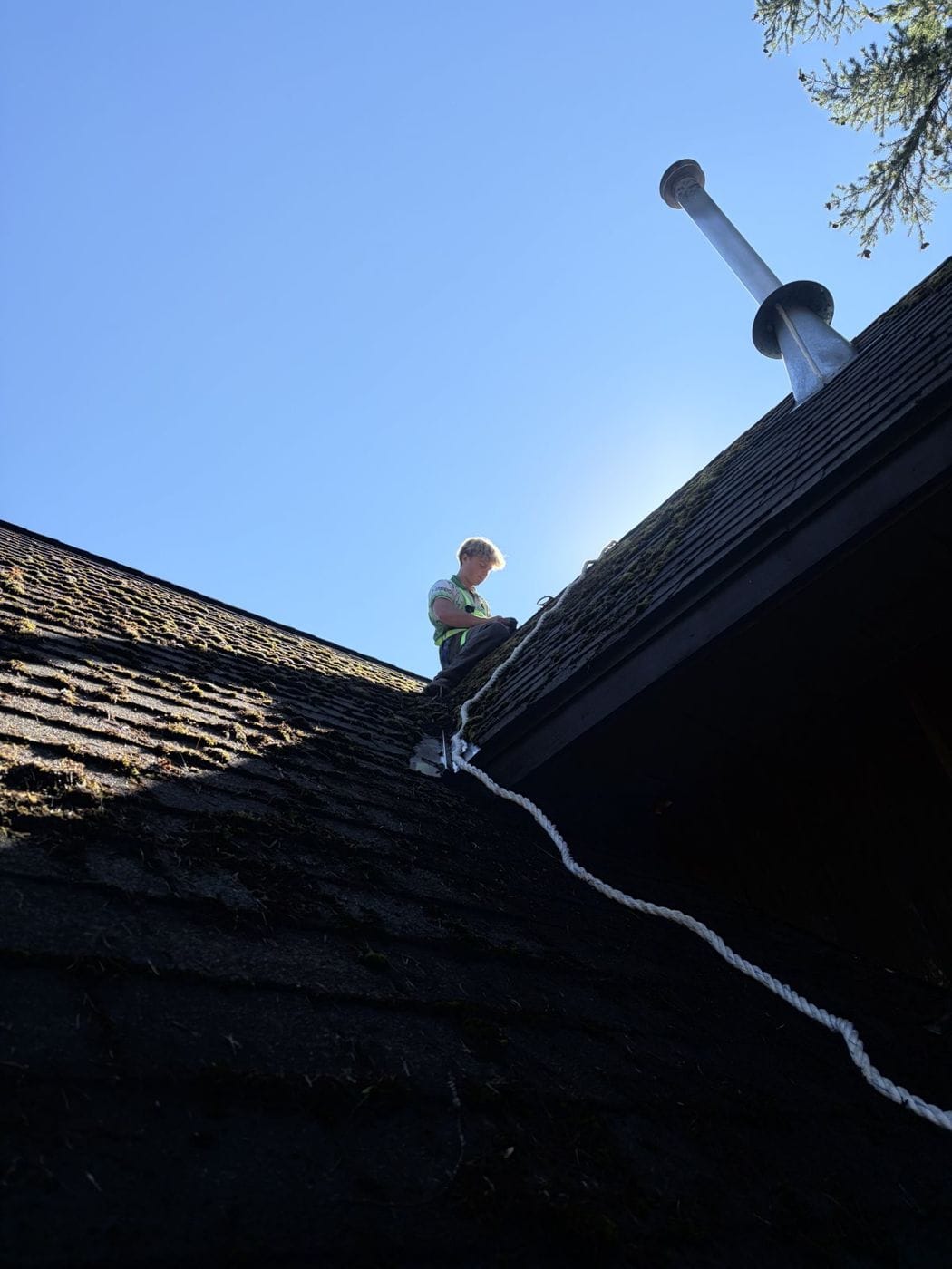Low-pressure roof wash on an asphalt shingle roof